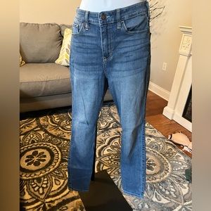 Hollister Brand High-Rise Super Skinny jeans